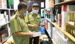 Thủ tướng: Xử lý nghiêm cán bộ, công chức, sĩ quan nếu bảo kê, tiếp tay cho buôn lậu, hàng giả