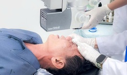 Cảnh báo: Sơ sẩy khiến người đàn ông phải đi cấp cứu vì xăng văng vào mắt