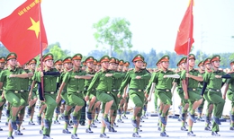 Chiến sĩ Công an miệt mài luyện tập dưới nắng hè chuẩn bị cho Lễ diễu binh, diễu hành dịp 2/9