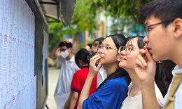 Hà Nội 'nóng' cùng sĩ tử làm thủ tục thi vào lớp 10