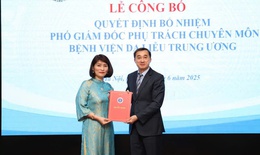 Thứ trưởng Bộ Y tế trao quyết định bổ nhiệm Ph&#243; Gi&#225;m đốc phụ tr&#225;ch chuy&#234;n m&#244;n Bệnh viện Da liễu Trung ương