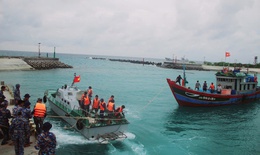 12 người trên tàu cá Quảng Ngãi gặp nạn ngoài biển hiện ra sao?