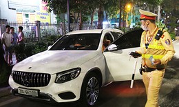 Quay đầu né chốt nồng độ cồn, tài xế xe sang vẫn nhận 'combo' phạt