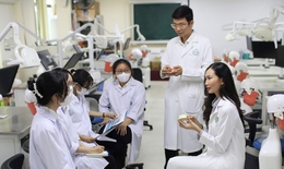 B&#225;c sĩ Ấn Độ đến Đại học Y Dược ở H&#224; Nội học thạc sĩ y khoa