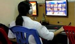 Phát hiện con xem phim ‘nóng’ trong thời gian nghỉ hè, cha mẹ cần làm gì?

