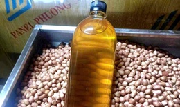 Sợ dầu ăn giả, dầu lạc 'nhà tự làm' lên ngôi