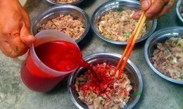 Hé lộ quán bán tiết canh, lòng lợn làm 2 người tử vong ở Hưng Yên