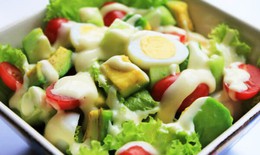 Cách làm nước sốt từ quả bơ giúp ngon miệng mà không nạp nhiều calo