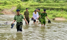 Băng rừng, lội suối đi t&#236;m lại t&#234;n cho c&#225;c Anh h&#249;ng liệt sĩ