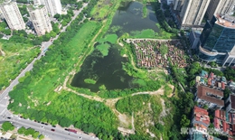 15 năm &#236; ạch, c&#244;ng vi&#234;n hồ điều h&#242;a th&#224;nh b&#227;i cỏ hoang