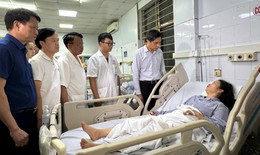 Ng&#224;nh y tế sẵn s&#224;ng mọi t&#236;nh huống khi t&#236;m kiếm được nạn nh&#226;n vụ lật t&#224;u du lịch ở Hạ Long
