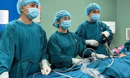 'Giải cứu' dạ dày bị xoắn cho bé trai 2 tuổi ở Quảng Ngãi