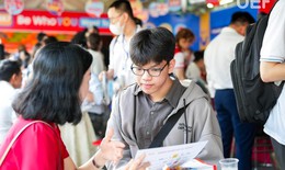 Sĩ tử 'choáng váng' vì thông tin tuyển sinh: Phụ huynh, học sinh kiến nghị lùi lịch
