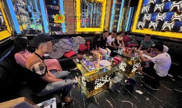 Nhóm nam nữ 'bay lắc' bằng ma túy tại 2 quán karaoke