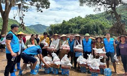 Đội xe 0 đồng Thanh Hóa và những chuyến hàng tình người đến với người dân vùng lũ xứ Nghệ
