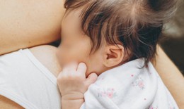 Phân biệt màu sữa mẹ an toàn và dấu hiệu cần cảnh giác