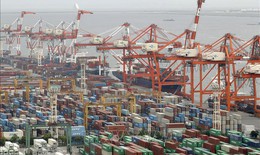 Kinh tế thế giới năm 2025: Thách thức kép kéo chậm đà tăng trưởng