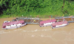 Vận hành lại phà quân sự ở khu vực cầu Phong Châu