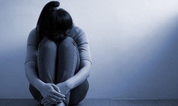 Trẻ lo lắng quá mức, né tránh bạn bè, tiệc tùng cẩn trọng với chứng rối loạn lo âu