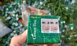 Loại mỹ phẩm dưỡng trắng da bị vứt đầy lề đường ở TPHCM