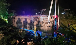 Xe kh&#225;ch chỉ chiếm 2,5% tổng phương tiện giao th&#244;ng nhưng li&#234;n quan hơn 40% vụ tai nạn chết người