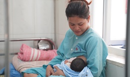 C&#225;c kh&#243; khăn thường gặp khi nu&#244;i con bằng sữa mẹ v&#224; giải ph&#225;p khắc phục