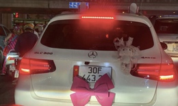 Từ vụ xe Mercedes gắn nơ hồng che biển số, h&#224;nh vi n&#224;y bị xử l&#253; ra sao?