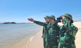 Thuyền đ&#225;nh c&#225; tr&#244;i dạt tr&#234;n biển, ngư d&#226;n nghi đột quỵ khi k&#233;o lưới