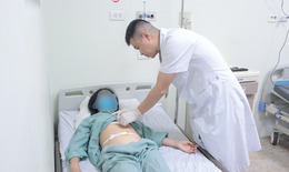 Mắc sỏi t&#250;i mật 5 năm, người phụ nữ từ Nga về Việt Nam phẫu thuật lấy sỏi