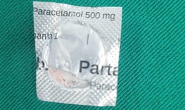 Uống viên thuốc còn nguyên vỏ cứng, người đàn ông bị tổn thương thực quản