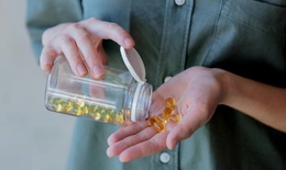 Bổ sung omega-3 thế n&#224;o để giảm kh&#244;, mỏi mắt do nh&#236;n m&#224;n h&#236;nh nhiều giờ?