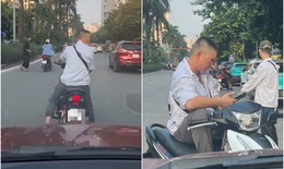 Xôn xao clip người đàn ông ngang nhiên chặn đường, đòi tiền đỗ xe ở Hà Nội