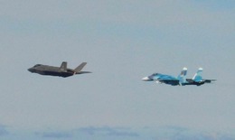 F-35 Italia lần đầu &#39;chặn&#39; Su-27 v&#224; Su-24M Nga tr&#234;n bầu trời Baltic