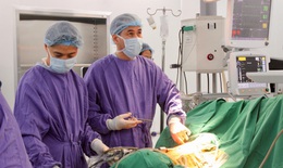 Thầy thuốc Ưu t&#250; Phạm Việt H&#249;ng: Người chinh phục những ca mổ &#39;bất khả thi&#39; ở Quảng Ninh