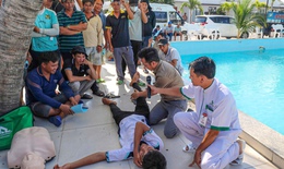 Hơn 80 nhân viên du lịch Khánh Hòa học cách cứu người trên biển