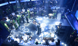 Đột k&#237;ch 2 qu&#225;n bar, ph&#225;t hiện 145 người dương t&#237;nh với ma t&#250;y