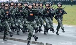 ‘B&#244;ng hồng th&#233;p’ 18 tuổi trẻ trung trong khối Cảnh s&#225;t đặc nhiệm