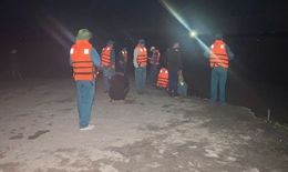 Lật bè do dông lốc trong đêm, hai người dân tử vong trên biển