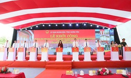 Bộ trưởng Đ&#224;o Hồng Lan c&#249;ng c&#225;c đồng ch&#237; Thứ trưởng dự khởi c&#244;ng, kh&#225;nh th&#224;nh nhiều c&#244;ng tr&#236;nh y tế