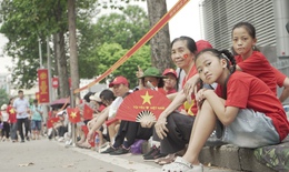 Hàng vạn người đổ về các tuyến phố quanh Quảng trường Ba Đình xem tổng hợp luyện diễu binh, diễu hành