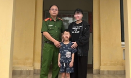 Đưa con về nước thăm &#244;ng b&#224;, b&#233; trai 6 tuổi bất ngờ bị lạc trong đ&#234;m