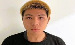 Tạt xăng, đốt người đứng nói chuyện với bạn gái vì ghen

