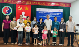 Hỗ trợ kinh ph&#237; điều trị cho 20 bệnh nhi ung thư