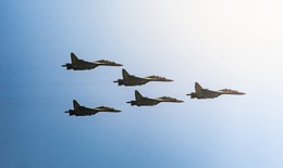 Khoảnh khắc máy bay quân sự trên bầu trời Hà Nội: Hàng triệu ánh mắt hướng về một niềm tự hào