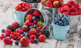 Hai nh&#243;m tr&#225;i c&#226;y gi&#250;p chống l&#227;o h&#243;a, l&#224;m đẹp da từ b&#234;n trong