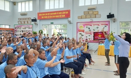 Võ sư khiếm thị giữ lời hứa, tặng hơn 80 triệu cho bệnh nhân Trung tâm Điều dưỡng Tâm thần Tân Định