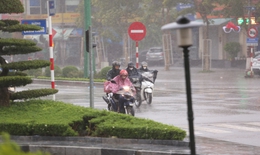 Nghệ An căng mình ứng phó bão số 5, phố xá vắng lặng từ sáng sớm