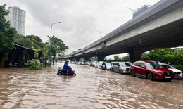 Mưa giảm nhưng nhiều tuyến phố ở H&#224; Nội vẫn c&#243; khả năng ngập &#250;ng trong s&#225;ng nay