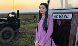 L&#234; Hạ Anh - c&#244; Hồng l&#225;i đ&#242; phim &#39;Mưa đỏ&#39;: T&#244;i thấy h&#242;a b&#236;nh đẹp lắm