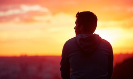 V&#236; sao người nhiễm HIV dễ rơi v&#224;o trầm cảm v&#224; lo &#226;u?